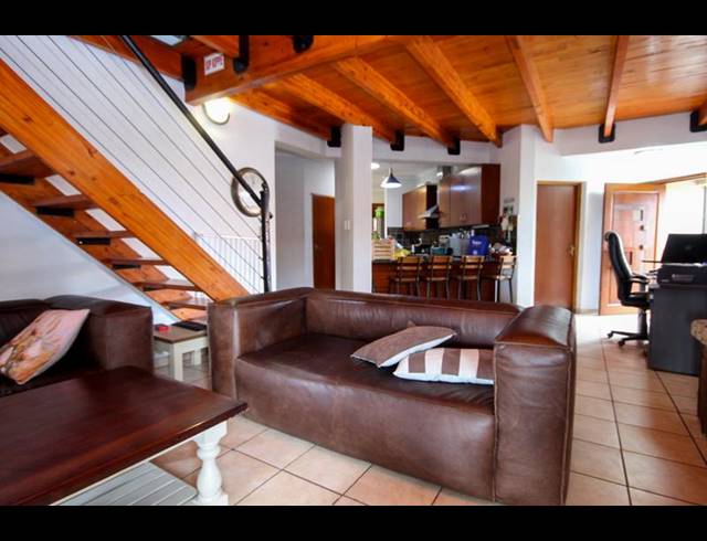 3 BEDROOM TOWNHOUSE FOR SALE IN THATCHFIELD